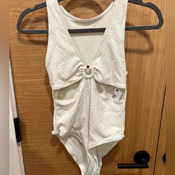 Topshop NWT One piece swimsuit with cutouts. Shell design. Cream white color. - Picture 3 of 5